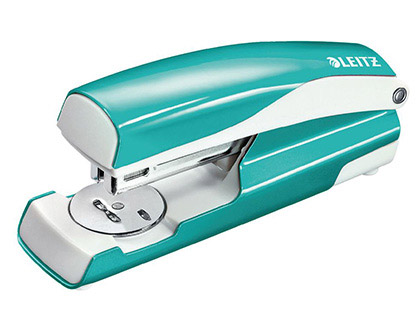 AGRAFEUSE LEITZ WOW MTAL 40X58X145MM 30 FEUILLES AGRAFES 24/6 ET 26/6 COLORIS MENTHE