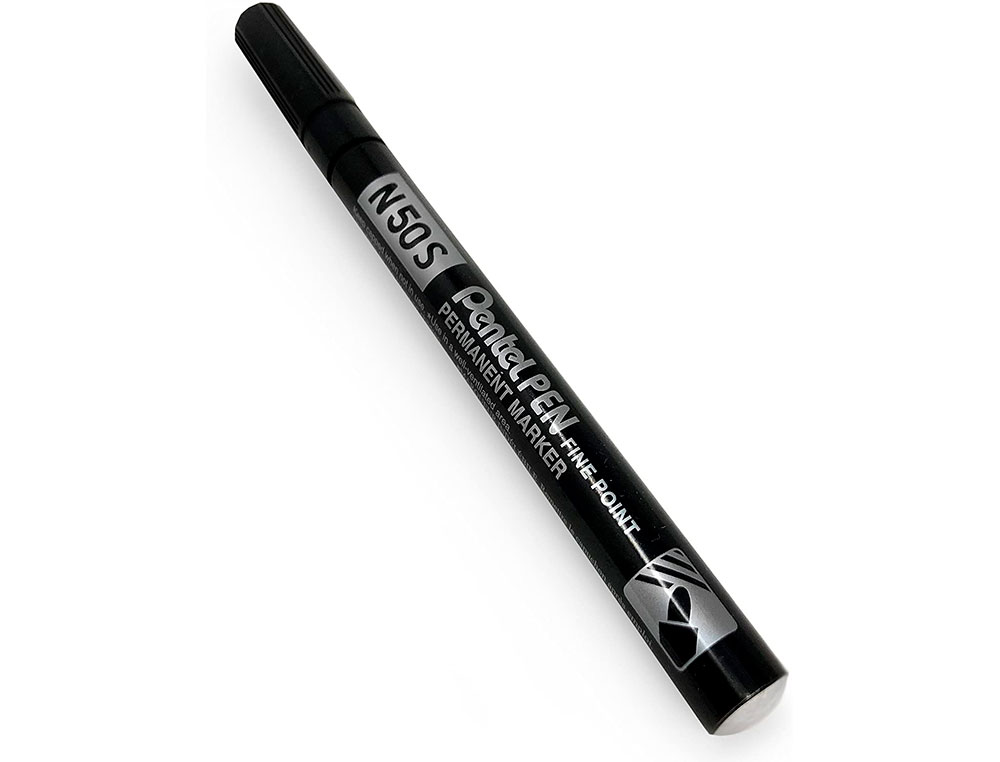 MARQUEUR PENTEL PERMANENT N50S CORPS METAL POINTE CONIQUE TRES FINE ENCRE INDELEBILE TOUS SUPPORTS NOIRE