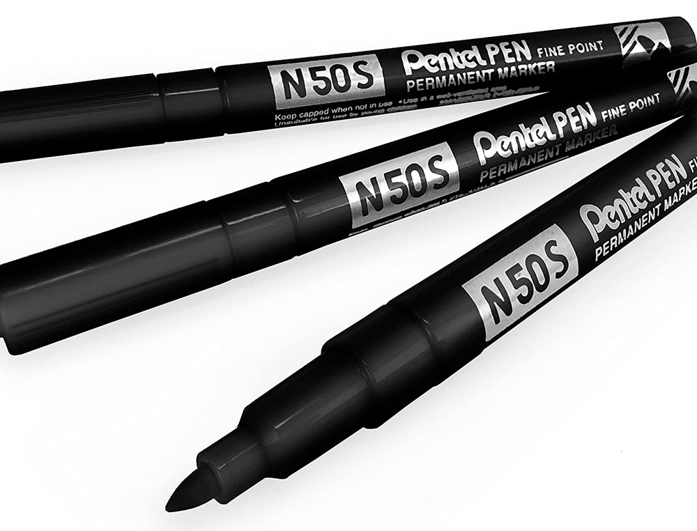 MARQUEUR PENTEL PERMANENT N50S CORPS METAL POINTE CONIQUE TRES FINE ENCRE INDELEBILE TOUS SUPPORTS NOIRE