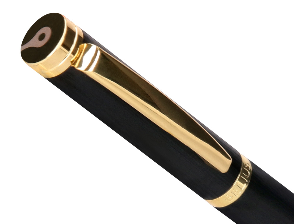 STYLO-PLUME BELIUS PASSION ALUMINIUM BROSSE ATTRIBUTS OR ENCRE BLEUE COLORIS NOIR DANS COFFRET CADEAU