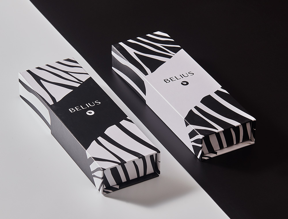 ROLLER BELIUS B&W ALUMINIUM ATTRIBUTS OR ENCRE NOIRE COLORIS NOIR ZEBRURES BLANCHES DANS COFFRET CADEAU