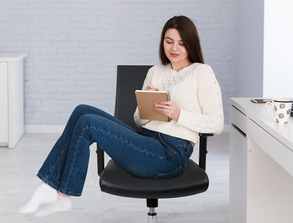SIEGE ROTATIF Q-CONNECT ASSISE SIMILI CUIR AJUSTABLE EN HAUTEUR 980+100X630X625MM COLORIS NOIR