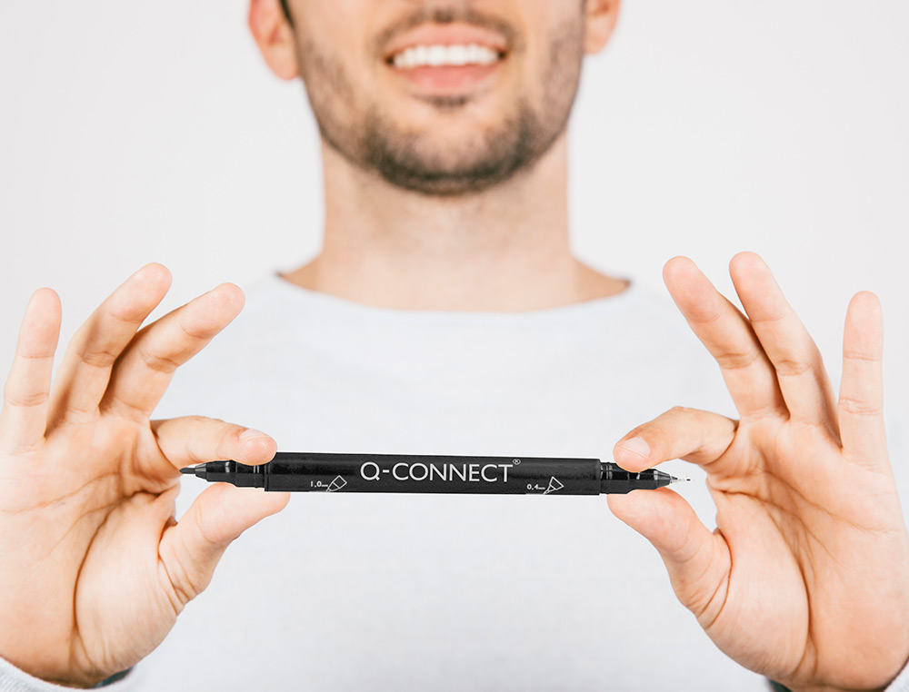 MARQUEUR PERMANENT Q-CONNECT POINTE DOUBLE 1MM  ET 0,4 MM  COLORIS NOIR