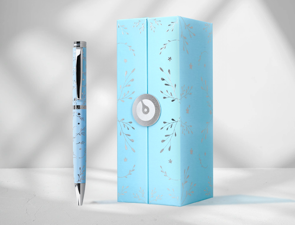 STYLO-BILLE BELIUS COLLECTION BELLA ALUMINIUM ENCRE BLEUE   COLORIS BLEU CIEL             DESIGN RELIEF ARGENTE BOITE