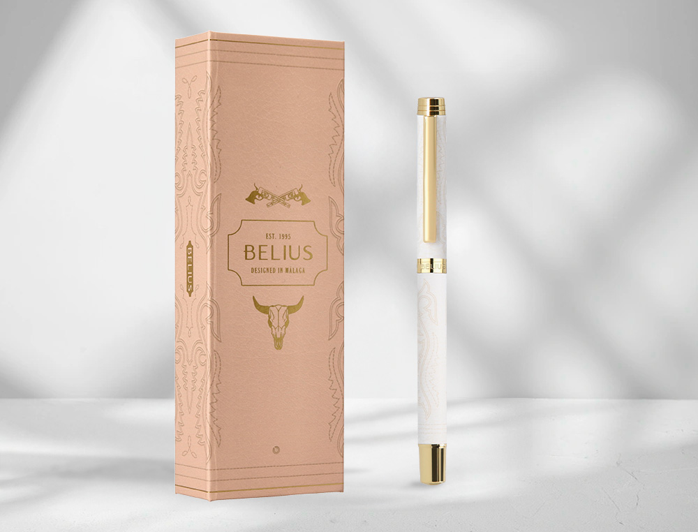 STYLO-BILLE BELIUS WILD WEST ALUMINIUM ENCRE NOIRE         ATTRIBUTS DORES COLORIS CREME COFFRET DESIGN