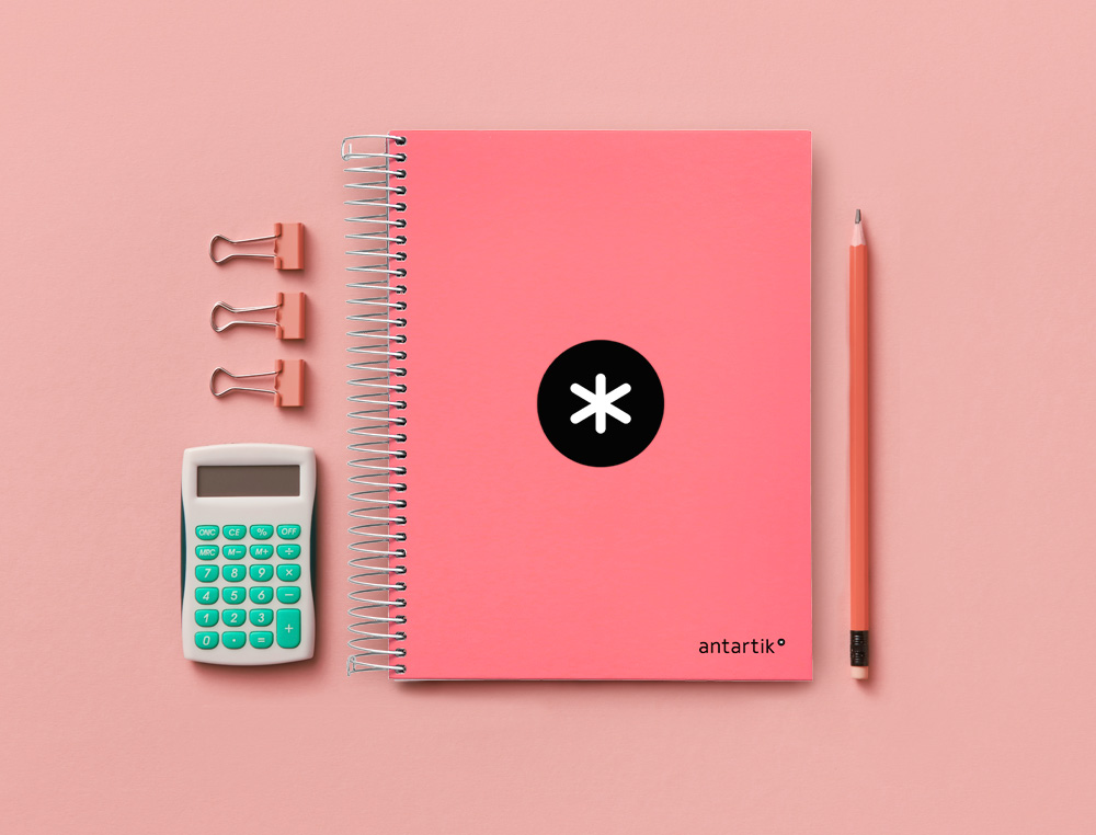 CAHIER SPIRALE ANTARTIK A5 240P 90G REMBORDE QUADRILLAGE 5MM MICROPERFORE 5 BANDES 6 TROUS COLORIS CORAIL