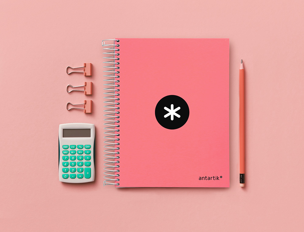 CAHIER SPIRALE ANTARTIK A4 100G COUVERTURE REMBORDEE     SEYES SANS BANDES 4 TROUS     COLORIS CORAIL
